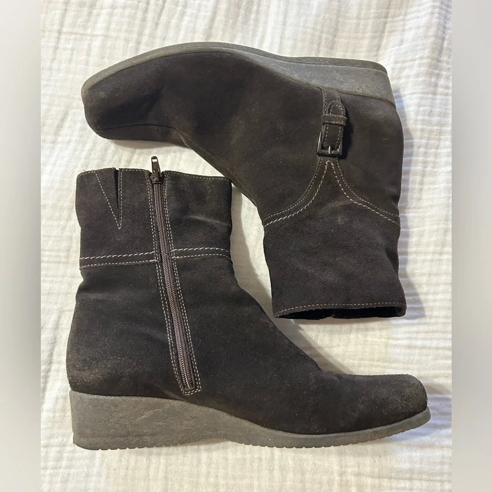 La Canadienne brown suede wedge boots size 9.5